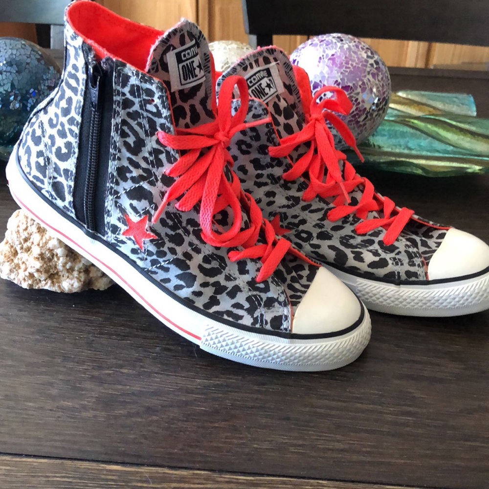 Brand new cheetah print converse size 7 1/2